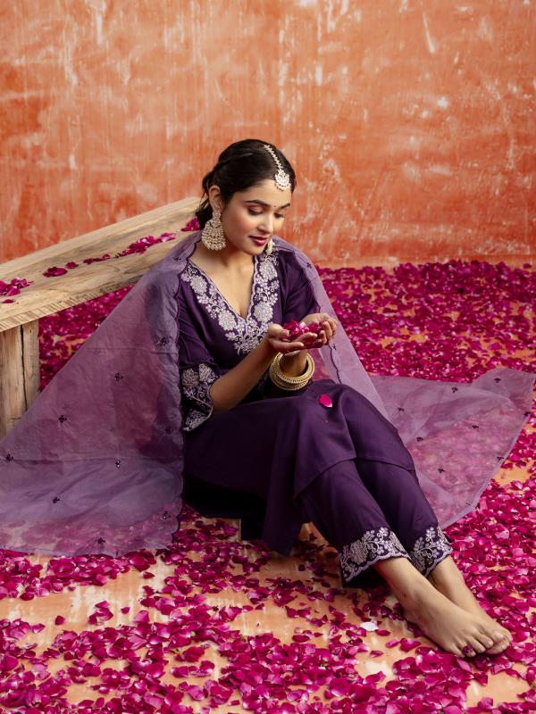 VP 9696 Women Kurta and Pant Sets Chanderi Silk Blend